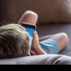 Experți din Franța: Copiilor sub 11 ani ar trebui să le fie interzis să aibă un telefon mobil, cei sub 13 ani fără acces la internet