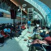 MAE: Două grupuri de români sunt blocate pe Aeroportul din Dubai din cauza inundațiilor