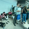 Mărturia unui român blocat de două zile pe aeroportul din Dubai: Am stat opt ore la o coadă, oamenii se bat, se înghesuie, dorm pe jos