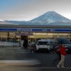 Un oraș japonez vrea să ridice un gard din plasă pentru a bloca fotografiile turistice ale Muntelui Fuji