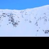 VIDEO Momentul în care o schioare provoacă o avalanşă în Munţii Rodnei. Femeia a fost târâtă de valul de zăpadă, dar a scăpat cu viaţă