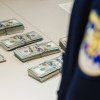 Cu mii de euro și dolari în bagajul de mână: Un străin, prins cu valută nedeclarată la ieșirea din Moldova