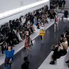 (foto) Louis Vuitton, prezentare de modă la Shanghai. Show-ul „Voyager” a pus în scenă ţinute asimetrice şi veste boxy