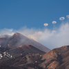 (foto/video) Spectacol rar pe cerul Siciliei: Vulcanul Etna aruncă în aer cercuri de fum aproape perfecte