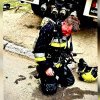 „Plasticul care ardea, picura pe cap, pe umeri”: Mărturiile unui pompier din „iadul” stârnit la liceul cuprins de flăcări: Aparatul lui Călin a fluierat - rămâne fără aer