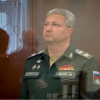 (video) „Adus la tribunal direct în uniformă, riscă 15 ani de închisoare”: Un viceministru rus al Apărării, arestat sub acuzația de luare de mită