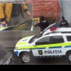 (video) Să nu vadă nimeni: Momentul în care un șofer mituiește doi polițiști, în plină stradă