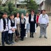 Program artistic susținut de elevi din Rădești, la Așezământul pentru Vârstnici „Sfânta Veronica” din Dumbrava