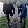 O femeie care a încercat să se sinucidă aruncându-se într-un lac a fost salvată de jandarmi şi poliţişti
