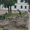 Tânăr, practicant de „parkour”, filmat în timp ce sărea pe monumentele istorice din Cetatea „Alba Carolina”