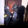 3 persoane reținute și alte 39 duse la audieri, în urma unor percheziții domiciliare efectuate la Ocna Mureș, într-un dosar de trafic de droguri