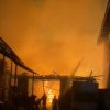VIDEO – Incendiu de proporții, cu extindere, în Gilău. Două cabaline au murit