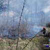 Incendiu de vegetație uscată în comuna Râu Alb, satul Râu Alb de Sus