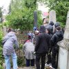 FOTO: Elevii Colegiului „Andrei Mureșanu” au curățat ieri mormântul Textoris