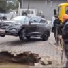 Mașină „scufundată” în parcarea privată a unui bloc nou din cartierul Burdujeni
