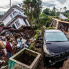 18 persoane au murit în urma unor alunecări de teren în Indonezia