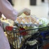 Câți bani vor scoate din buzunar românii pentru masa de Paște? Cei mai mulți se vor duce pe mâncare, băutură și cadouri