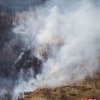 Harghita: Incendiu de vegetaţie uscată, în localitatea Cinod, într-o zonă greu accesibilă