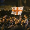 'În Europa!': sute de tineri au manifestat în capitala Georgiei, Tbilisi, fluturând drapele în culorile Uniunii Europene