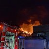 Intervenție a pompierilor, în creierii nopții: o casă a ars din temelii