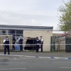 O mașină a spart peretele unei școli din Liverpool și a ajuns într-o clasă