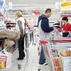 Scenariul închiderii supermarketurilor în weekend: bărbații cu venituri mari se opun, persoanele între 35 și 44 de ani ar fi de acord