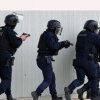 VIDEO Alertă de securitate la Paris: bărbat baricadat cu un dispozitiv exploziv în sediul Consulatului Iranului