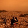 VIDEO | Imagini apocaliptice în Atena - Aerul a devenit portocaliu, din cauza fenomenului care a lovit și România
