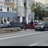 VIDEO: Accident în Alba Iulia. Un șofer a pierdut controlul volanul în încercarea de a evita un alt autoturism