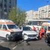 Ambulanță lovită în plin de un Mercedes, în Capitală. Cine se afla la volanul bolidului