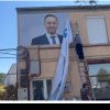 Banner-ul „arogant” de la Chișineu Criș a fost dat jos și s-ar putea să dea naștere unor dezbateri publice între primar și contracandidați
