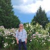 O floare, în Ceruri. A murit Mihaela Buzatu, proprietara micului paradis de trandafiri „Eutopia Gardens” din Mândruloc