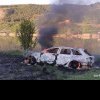 Incendiu de mașină la Țaga, pe malul lacului. Totul ar fi pornit de la un grătar