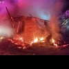 Incendiu în Așchileu, focul a distrus o locuință improvizată
