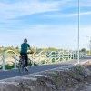 Pista de biciclete de pe digul Râului Olt, aproape de finalizare; va avea 7 kilometri, parapeţi şi stâlpi de iluminat