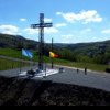 Cruce de 13 metri şi 3 tone, pe marginea unui drum din Cluj. Cât a costat proiectul la care au contribuit toţi sătenii