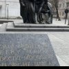 E sau nu corectă inscripția de pe plăcuța Grupul Statuar ”Școala Ardeleană”. Ce spune directorul Institutului de Arheologie și Istoria Artei din Cluj