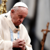 APEL LA PACE Cu rozarul unui soldat mort în mână, Papa Francisc a făcut un nou apel la pace