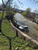 EXCLUSIV VIDEO - LĂPUŞ: Un autoturism s-a răsturnat în râul Lăpuş. Cinci tineri au ajuns la spital