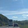 Autobuz, pericol public pe șoselele din Cluj! A depășit pe trecerea de pietoni și aproape a băgat o mașină în șanț - VIDEO
