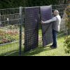 Panouri solare folosite pe post de garduri de grădină. La ce prețuri infime se vând