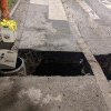 Străzile din Cluj - pericol public! O clujeancă a căzut într-o groapă. Muncitorii se aflau acolo și n-au avertizat-o: „Cum pot să fie așa inconștienți?”
