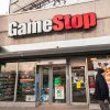 Acţiunile GameStop au scăzut cu 20% după ce a solicitat să vândă acţiuni suplimentare şi a spus că vânzările din primul trimestru au scăzut