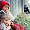 Românii săraci sunt cei mai afectați. Cum sunt împiedicați europenii vulnerabili să își deschidă conturi bancare