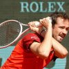 Medvedev se califică în turul al treilea la Roland Garros, profitând de retragerea lui Kecmanovic