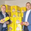 Doi frați fermieri din Fălciu au cumpărat 2000 de cozonaci pentru bătrânii vulnerabili și copiii sărmani