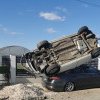 O mașină implicată într-un accident rutier în Vrancea a rămas suspendată pe plafonul unui autoturism parcat
