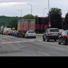 VIDEO | Trafic blocat la ieșirea din Vaslui spre Bârlad. Șoferii nervoși înjură administrația pesedistă a orașului