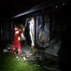 A pus materiale combustibile lângă sobă și i-a luat foc casa (foto)