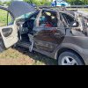 O mașină s-a răsturnat la Stroiești și s-a făcut ”piftie”. Șoferul a fost rănit grav (foto)